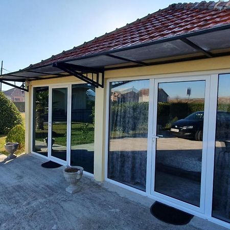 Cozzy Apartment Near The Aiport Podgorica Exterior photo