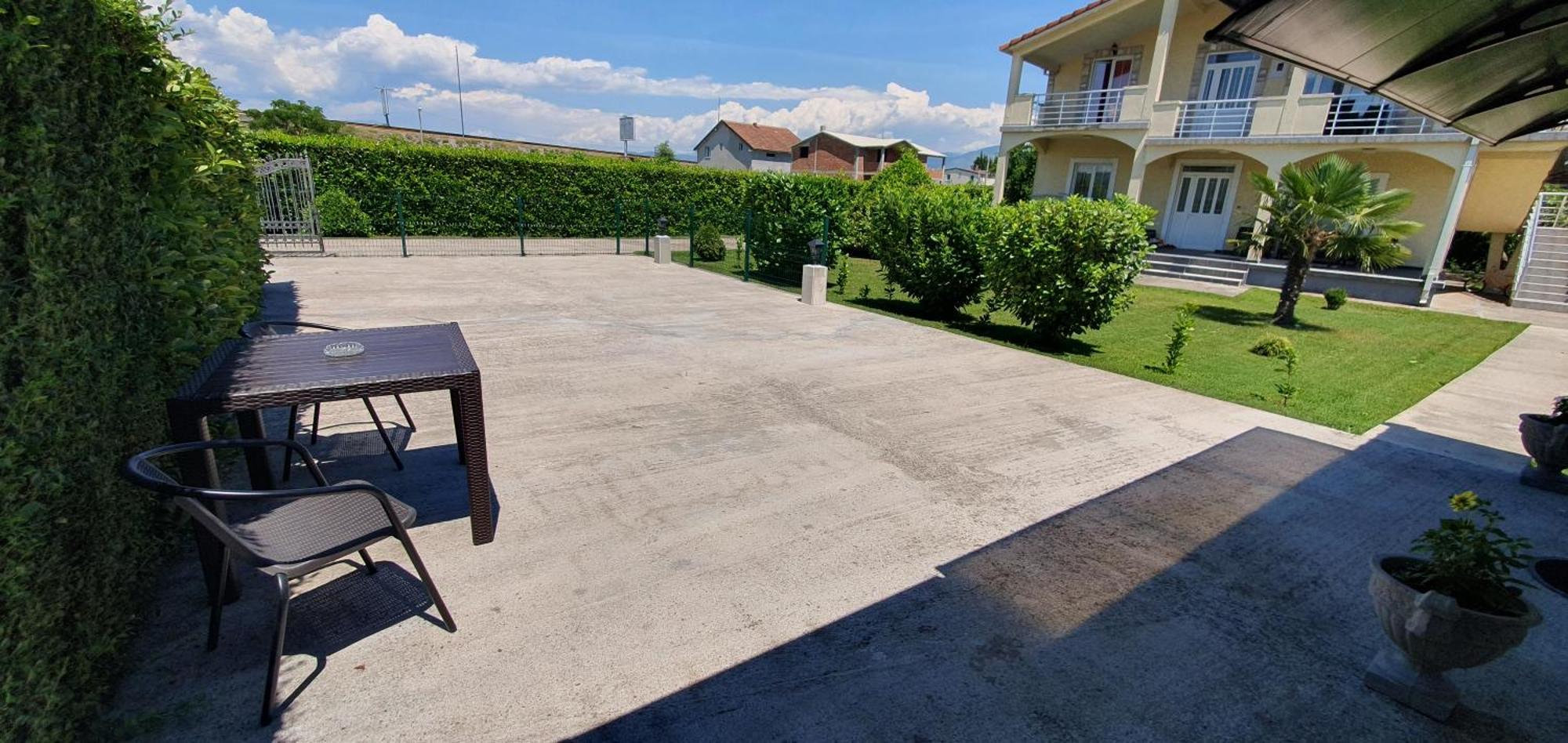 Cozzy Apartment Near The Aiport Podgorica Exterior photo